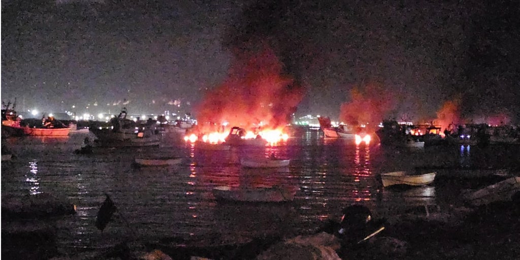 Incendio en embarcaciones en Punta Umbría deja dos personas heridas