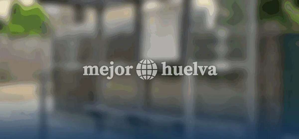 Huelva da un paso adelante: 40 marquesinas de autobús se convierten en refugios libres de humo