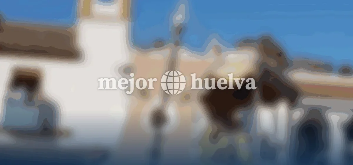 La Línea de la Concepción rinde homenaje a la Virgen del Rocío con un nuevo traje artístico