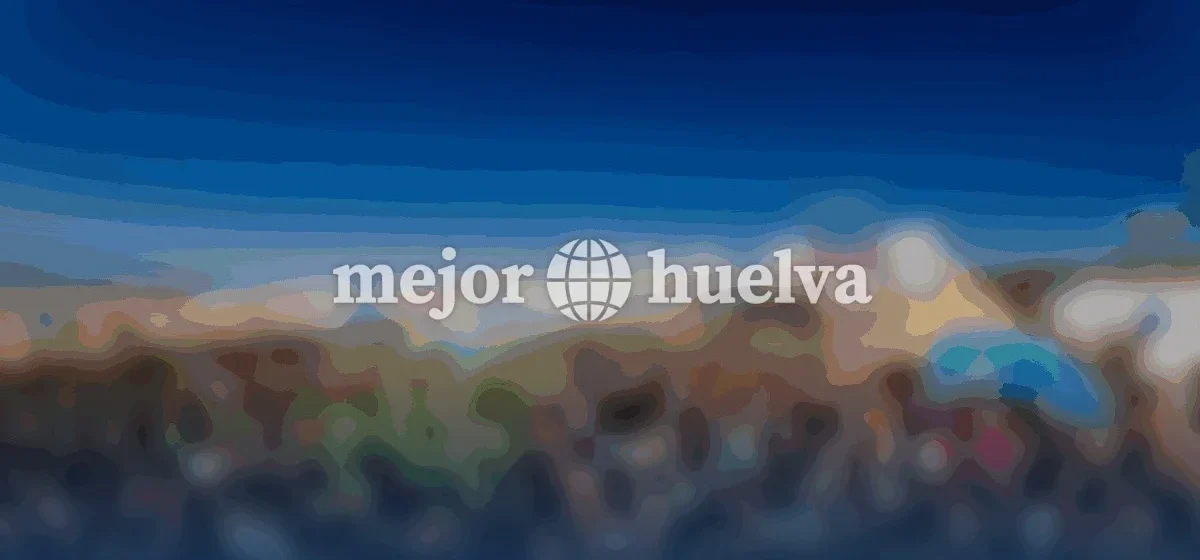 Punta Umbría se convierte en el epicentro del turismo juvenil con la llegada de miles de estudiantes portugueses